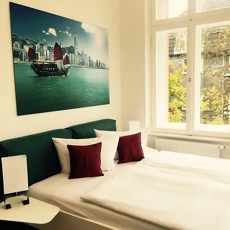 Aparthotel Boardinghouse Roter Lowe 3*